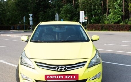 Hyundai Solaris II рестайлинг, 2015 год, 860 000 рублей, 2 фотография