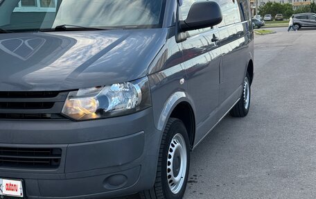 Volkswagen Caravelle T5, 2013 год, 2 230 000 рублей, 2 фотография