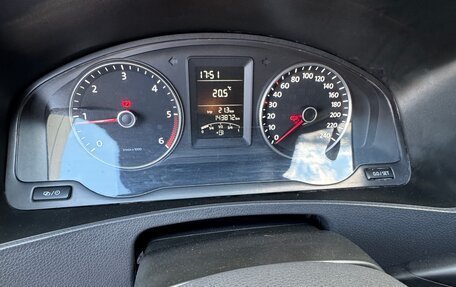 Volkswagen Caravelle T5, 2013 год, 2 230 000 рублей, 3 фотография