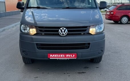 Volkswagen Caravelle T5, 2013 год, 2 230 000 рублей, 4 фотография