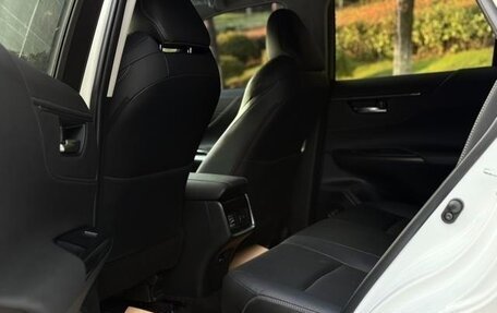 Toyota Venza, 2022 год, 2 880 446 рублей, 15 фотография