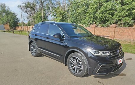 Volkswagen Tiguan II, 2021 год, 4 250 000 рублей, 2 фотография