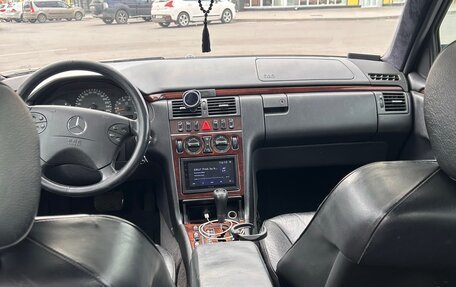 Mercedes-Benz E-Класс, 1999 год, 650 000 рублей, 10 фотография