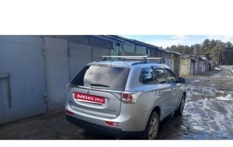 Mitsubishi Outlander III рестайлинг 3, 2013 год, 1 730 000 рублей, 4 фотография