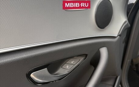 Mercedes-Benz E-Класс, 2019 год, 3 950 000 рублей, 18 фотография