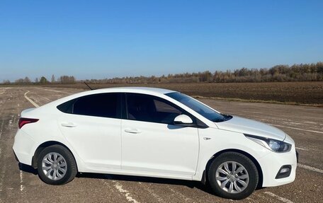 Hyundai Solaris II рестайлинг, 2017 год, 1 350 000 рублей, 3 фотография