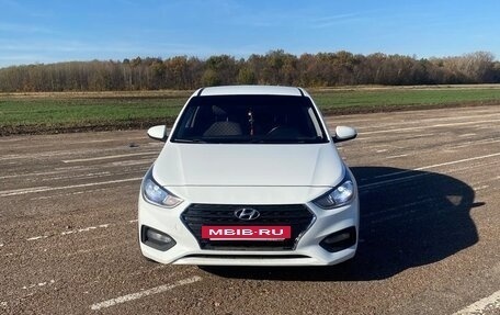 Hyundai Solaris II рестайлинг, 2017 год, 1 350 000 рублей, 2 фотография