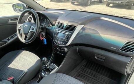 Hyundai Solaris II рестайлинг, 2016 год, 940 000 рублей, 10 фотография