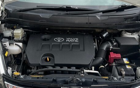Toyota ISis I, 2011 год, 1 290 000 рублей, 13 фотография