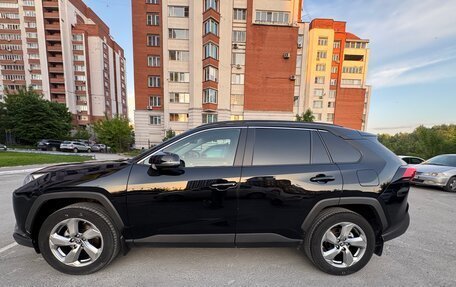 Toyota RAV4, 2021 год, 4 000 000 рублей, 8 фотография