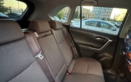 Toyota RAV4, 2021 год, 4 000 000 рублей, 5 фотография
