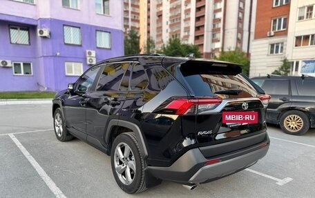 Toyota RAV4, 2021 год, 4 000 000 рублей, 3 фотография