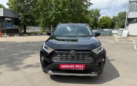 Toyota RAV4, 2021 год, 3 600 000 рублей, 2 фотография