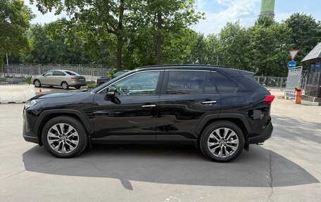 Toyota RAV4, 2021 год, 3 600 000 рублей, 8 фотография