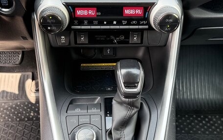 Toyota RAV4, 2021 год, 3 600 000 рублей, 26 фотография