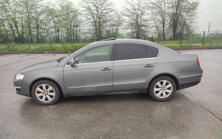 Volkswagen Passat B6, 2006 год, 700 000 рублей, 2 фотография