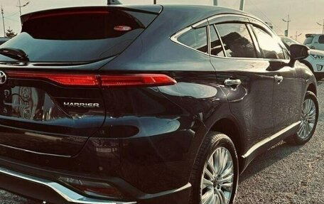 Toyota Harrier, 2021 год, 2 950 000 рублей, 3 фотография