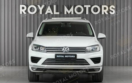 Volkswagen Touareg III, 2015 год, 2 090 000 рублей, 2 фотография