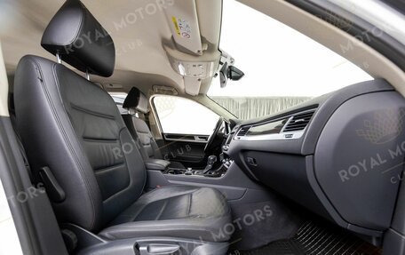 Volkswagen Touareg III, 2015 год, 2 090 000 рублей, 10 фотография