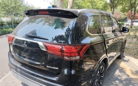 Mitsubishi Outlander III рестайлинг 3, 2021 год, 2 175 000 рублей, 4 фотография
