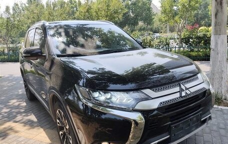 Mitsubishi Outlander III рестайлинг 3, 2021 год, 2 175 000 рублей, 2 фотография