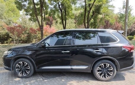 Mitsubishi Outlander III рестайлинг 3, 2021 год, 2 175 000 рублей, 7 фотография
