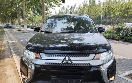 Mitsubishi Outlander III рестайлинг 3, 2021 год, 2 175 000 рублей, 3 фотография