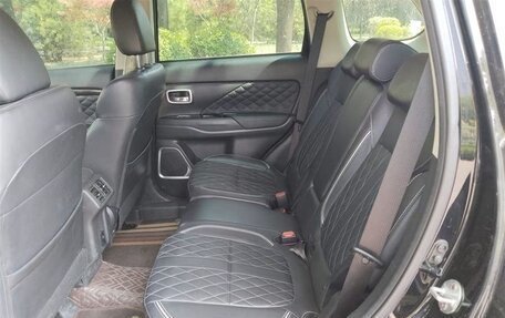 Mitsubishi Outlander III рестайлинг 3, 2021 год, 2 175 000 рублей, 11 фотография