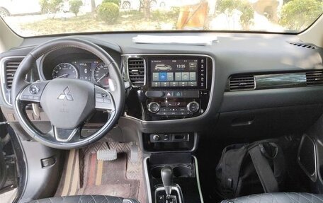 Mitsubishi Outlander III рестайлинг 3, 2021 год, 2 175 000 рублей, 16 фотография