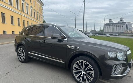 Bentley Bentayga I, 2024 год, 39 000 000 рублей, 3 фотография