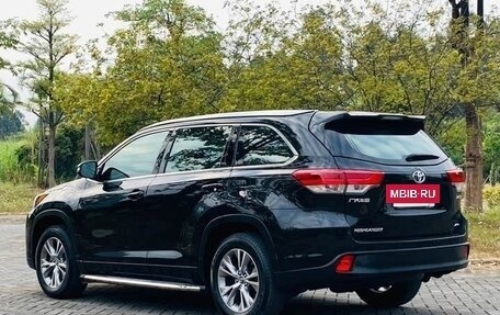 Toyota Highlander III, 2021 год, 2 690 000 рублей, 4 фотография