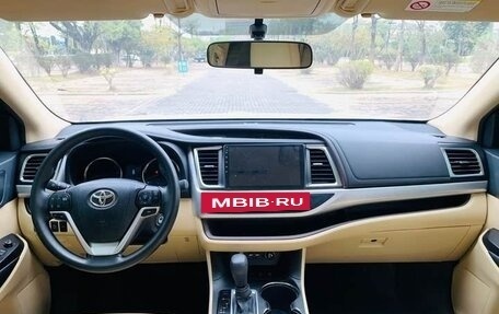 Toyota Highlander III, 2021 год, 2 690 000 рублей, 13 фотография
