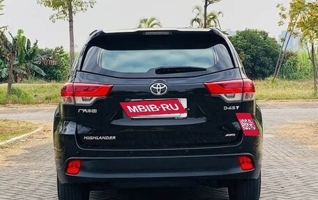 Toyota Highlander III, 2021 год, 2 690 000 рублей, 7 фотография