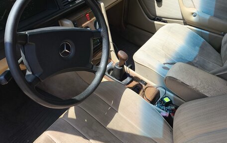 Mercedes-Benz W124, 1988 год, 170 000 рублей, 1 фотография