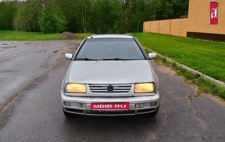 Volkswagen Vento, 1992 год, 65 000 рублей, 1 фотография