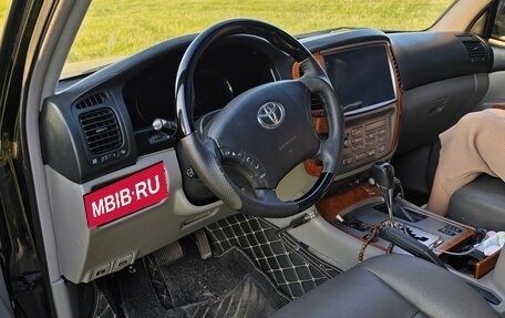 Toyota Land Cruiser 100 рестайлинг 2, 2003 год, 3 050 000 рублей, 3 фотография