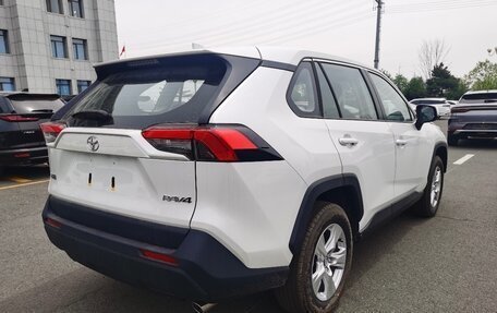 Toyota RAV4, 2025 год, 2 620 000 рублей, 5 фотография