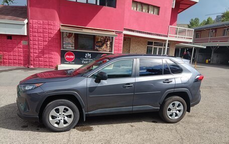 Toyota RAV4, 2021 год, 2 690 000 рублей, 2 фотография