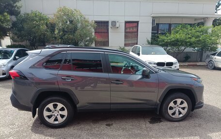 Toyota RAV4, 2021 год, 2 690 000 рублей, 3 фотография