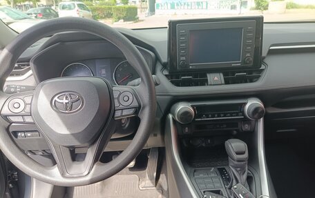 Toyota RAV4, 2021 год, 2 690 000 рублей, 10 фотография