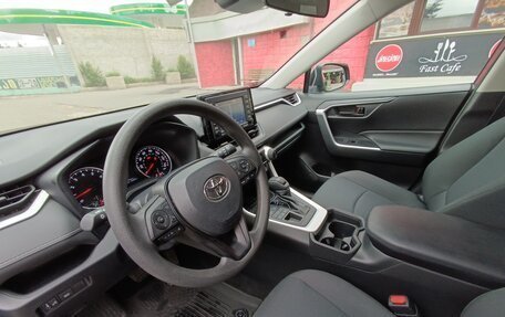 Toyota RAV4, 2021 год, 2 690 000 рублей, 9 фотография