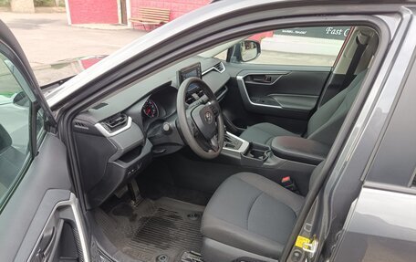 Toyota RAV4, 2021 год, 2 690 000 рублей, 14 фотография