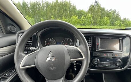 Mitsubishi Outlander III рестайлинг 3, 2015 год, 1 450 000 рублей, 12 фотография