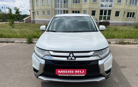 Mitsubishi Outlander III рестайлинг 3, 2015 год, 1 450 000 рублей, 2 фотография
