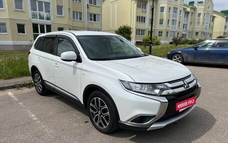 Mitsubishi Outlander III рестайлинг 3, 2015 год, 1 450 000 рублей, 3 фотография