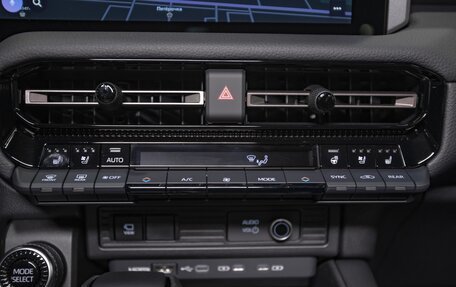 Toyota Land Cruiser Prado, 2024 год, 9 390 000 рублей, 36 фотография
