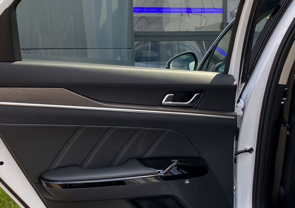 KIA K5, 2023 год, 3 499 000 рублей, 30 фотография
