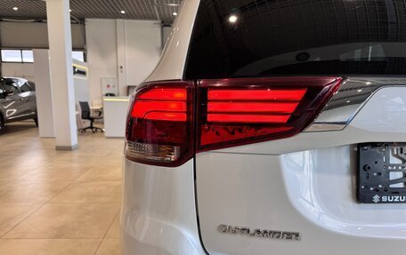 Mitsubishi Outlander III рестайлинг 3, 2020 год, 2 490 000 рублей, 9 фотография
