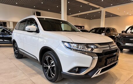 Mitsubishi Outlander III рестайлинг 3, 2020 год, 2 490 000 рублей, 3 фотография