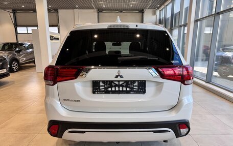 Mitsubishi Outlander III рестайлинг 3, 2020 год, 2 490 000 рублей, 5 фотография